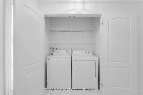 6050 Bidwell Trail Mississauga ON L5V 1V6