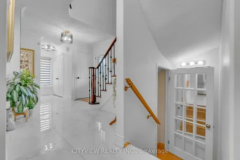 6050 Bidwell Trail Mississauga ON L5V 1V6