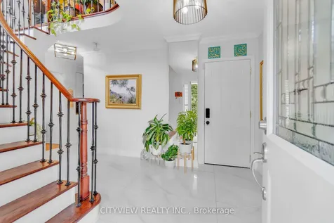 6050 Bidwell Trail Mississauga ON L5V 1V6