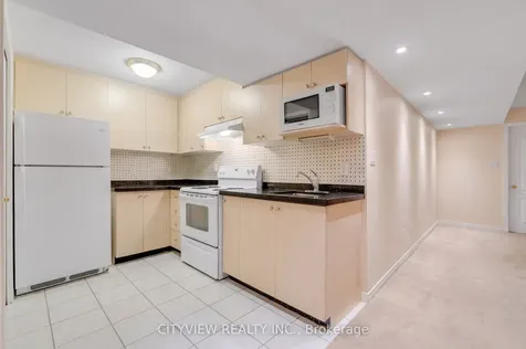 6050 Bidwell Trail Mississauga ON L5V 1V6