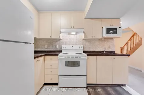 6050 Bidwell Trail Mississauga ON L5V 1V6