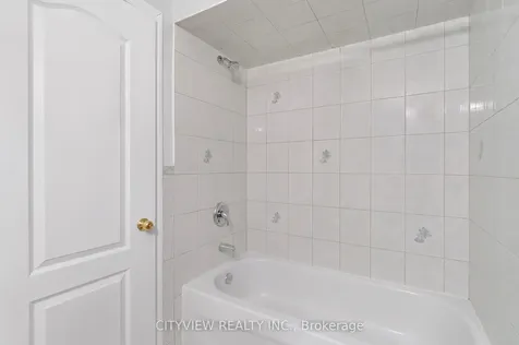 6050 Bidwell Trail Mississauga ON L5V 1V6