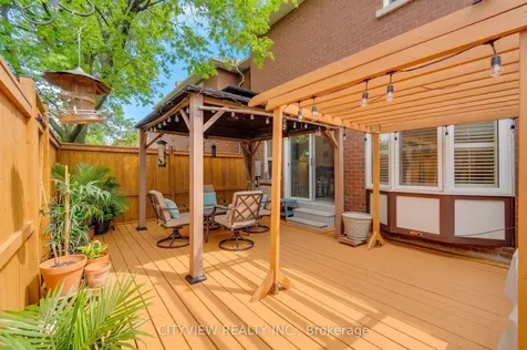 6050 Bidwell Trail Mississauga ON L5V 1V6