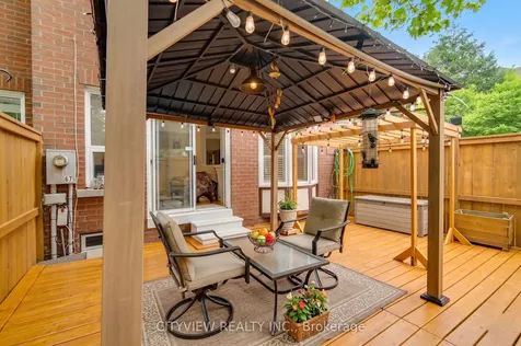 6050 Bidwell Trail Mississauga ON L5V 1V6