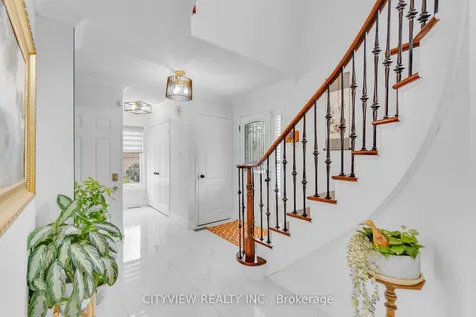 6050 Bidwell Trail Mississauga ON L5V 1V6