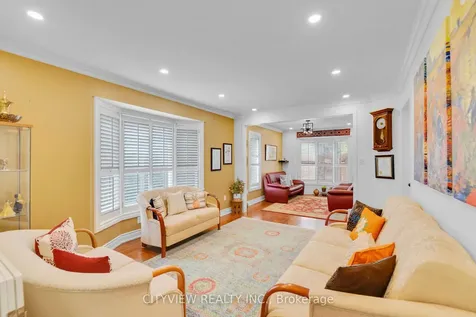 6050 Bidwell Trail Mississauga ON L5V 1V6