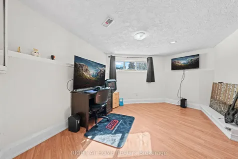 7027 Estoril Road Mississauga ON L5N 1N3