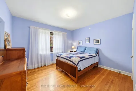 728 Ashley Avenue Burlington ON L7R 2Z3