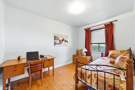 728 Ashley Avenue Burlington ON L7R 2Z3