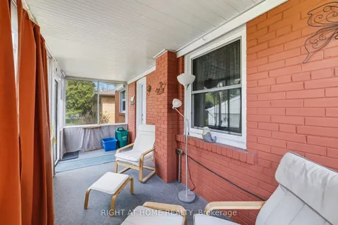 728 Ashley Avenue Burlington ON L7R 2Z3