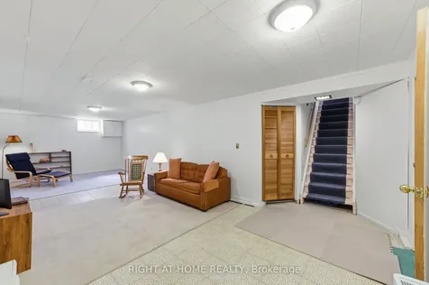 728 Ashley Avenue Burlington ON L7R 2Z3