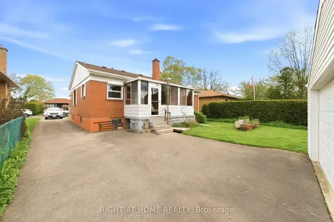 728 Ashley Avenue Burlington ON L7R 2Z3