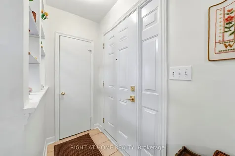 728 Ashley Avenue Burlington ON L7R 2Z3