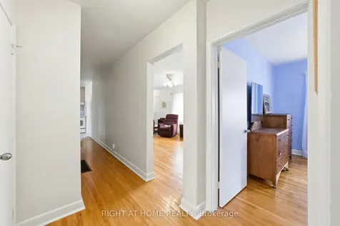 728 Ashley Avenue Burlington ON L7R 2Z3