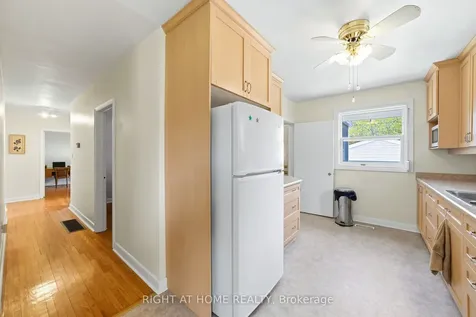 728 Ashley Avenue Burlington ON L7R 2Z3