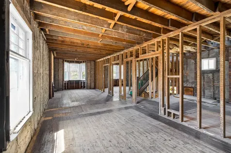 579 Indian Road Toronto ON M6P 2C3