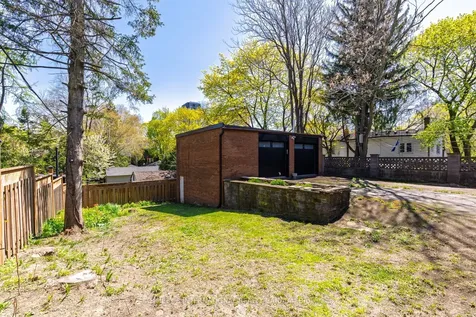 579 Indian Road Toronto ON M6P 2C3