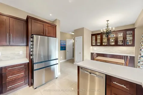 17 Bridgewater Road Oakville ON L6H 6G8