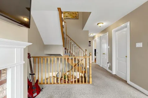 17 Bridgewater Road Oakville ON L6H 6G8