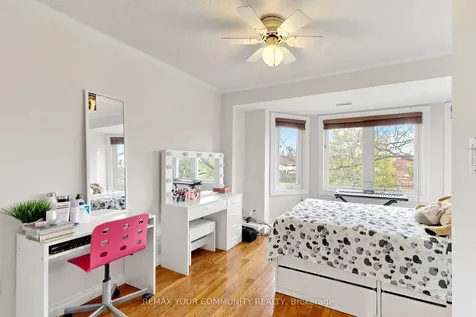 17 Bridgewater Road Oakville ON L6H 6G8