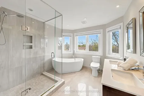 17 Bridgewater Road Oakville ON L6H 6G8