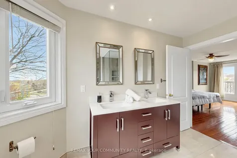 17 Bridgewater Road Oakville ON L6H 6G8