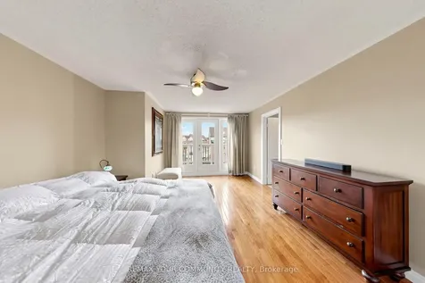 17 Bridgewater Road Oakville ON L6H 6G8