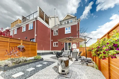 17 Bridgewater Road Oakville ON L6H 6G8