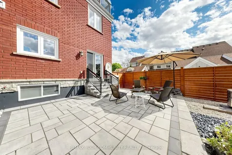 17 Bridgewater Road Oakville ON L6H 6G8