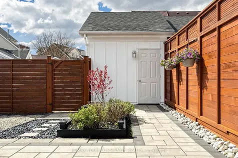 17 Bridgewater Road Oakville ON L6H 6G8