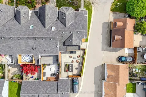 17 Bridgewater Road Oakville ON L6H 6G8