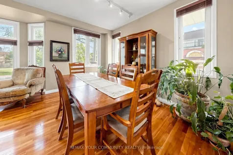 17 Bridgewater Road Oakville ON L6H 6G8