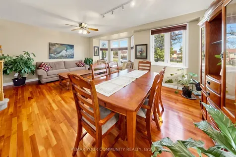 17 Bridgewater Road Oakville ON L6H 6G8