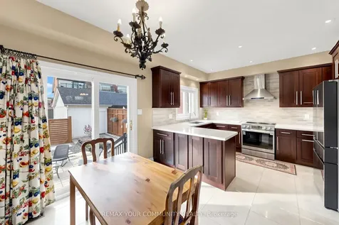 17 Bridgewater Road Oakville ON L6H 6G8