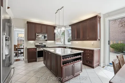 2112 Novis Way Burlington ON L7L 6M7