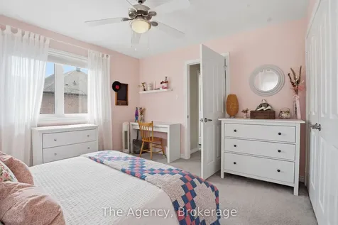 2112 Novis Way Burlington ON L7L 6M7