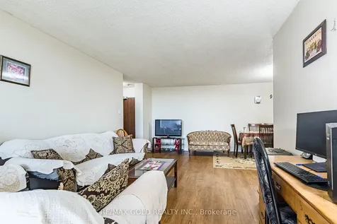 17 Knightsbridge Road Brampton ON L6T 3X9