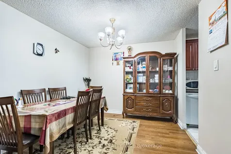 17 Knightsbridge Road Brampton ON L6T 3X9