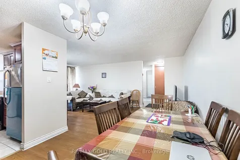 17 Knightsbridge Road Brampton ON L6T 3X9