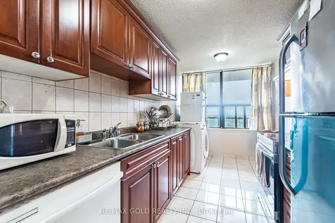 17 Knightsbridge Road Brampton ON L6T 3X9