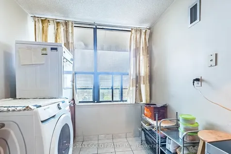 17 Knightsbridge Road Brampton ON L6T 3X9