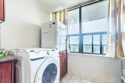 17 Knightsbridge Road Brampton ON L6T 3X9