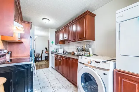 17 Knightsbridge Road Brampton ON L6T 3X9