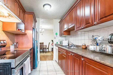 17 Knightsbridge Road Brampton ON L6T 3X9