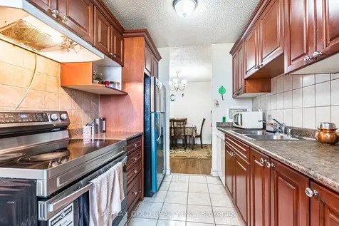 17 Knightsbridge Road Brampton ON L6T 3X9