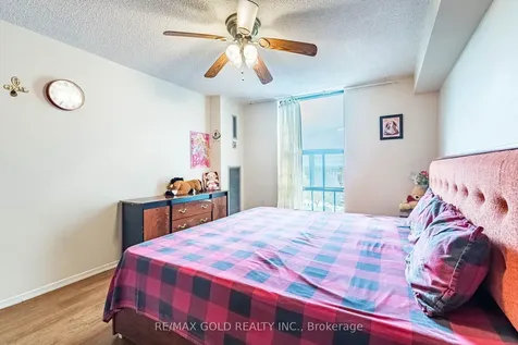 17 Knightsbridge Road Brampton ON L6T 3X9