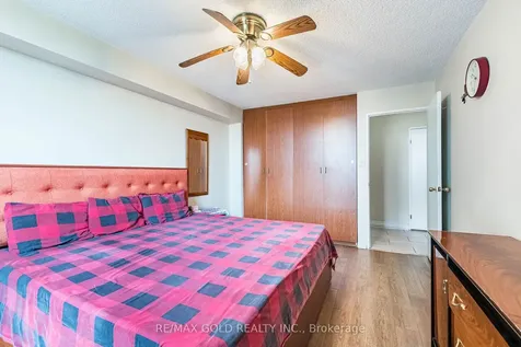 17 Knightsbridge Road Brampton ON L6T 3X9