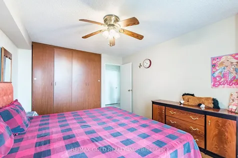 17 Knightsbridge Road Brampton ON L6T 3X9