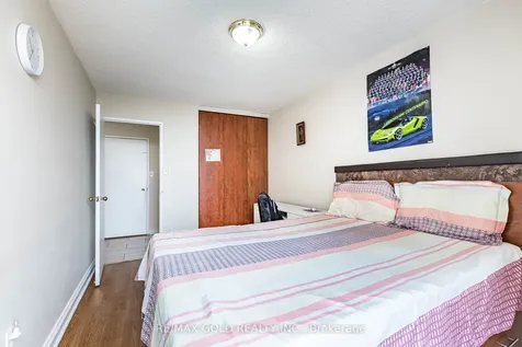 17 Knightsbridge Road Brampton ON L6T 3X9