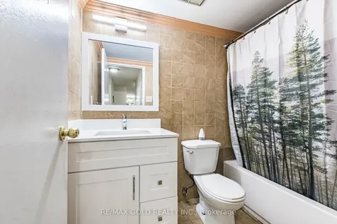 17 Knightsbridge Road Brampton ON L6T 3X9
